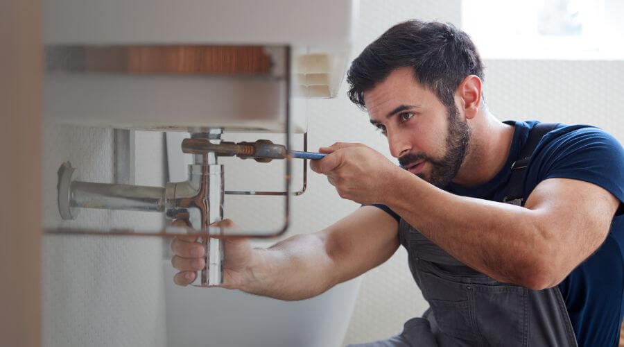 Professional water heater installation services in Leamington, UT